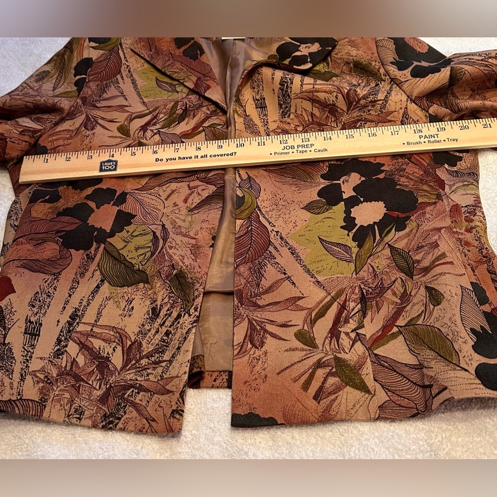 harve benard Blazer with Artistic Design. Size 14 - Picture 6 of 7